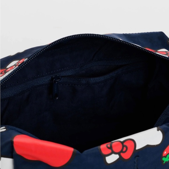 BAGGU x Hello Kitty Apple 🍎 Dopp Kit - Picture 11 of 11